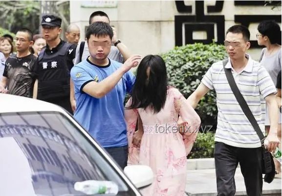 成都女子家门口遇害案细节曝光：如何保障居民安全？