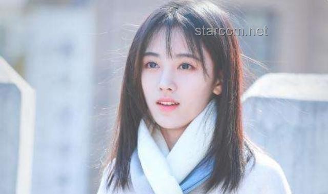 **鞠婧祎“蛇女”造型引领新风尚，未来趋势深度剖析**