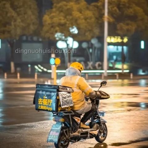 **05后女生跑外卖独自支撑家庭：坚韧与成长的青春篇章**