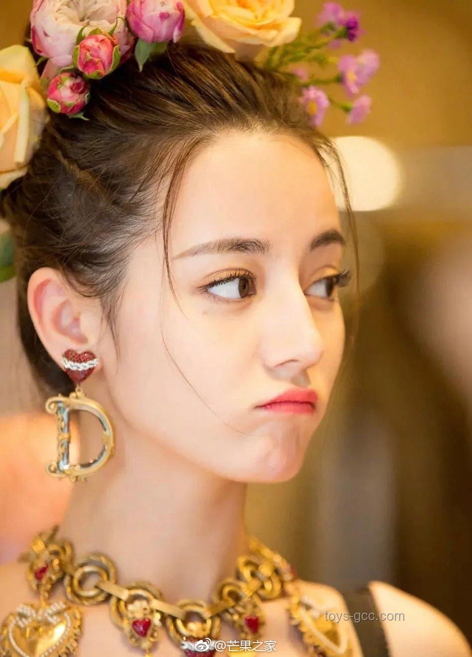 迪丽热巴与张凌赫合作潜力对比：本子递送现象分析