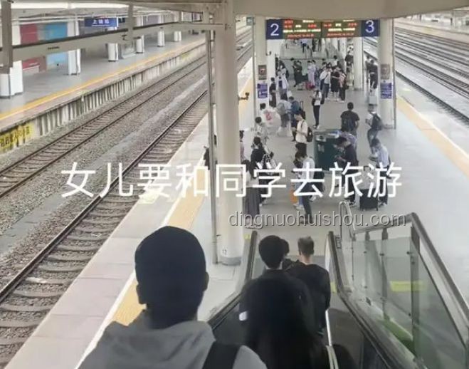 高考后行李搬运服务兴起，女生事件透视行业新机遇