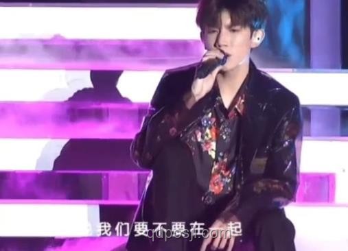 王源地铁里的伤心情歌：音乐情感与公众空间的深度交融