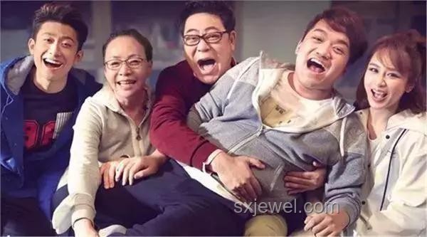 尔冬升父女年龄差61岁：家庭、事业与社会的多维透视